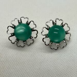 Green Thermoset Screwback Earrings Silver Tone Heart Frame Vintage 50s Holiday